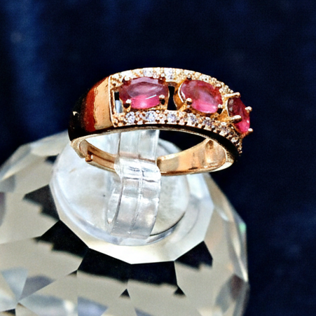 Elegant Oval Three-Stone Statement Ring – Adjustable Gold-Plated Band in 7 Vibrant Colors